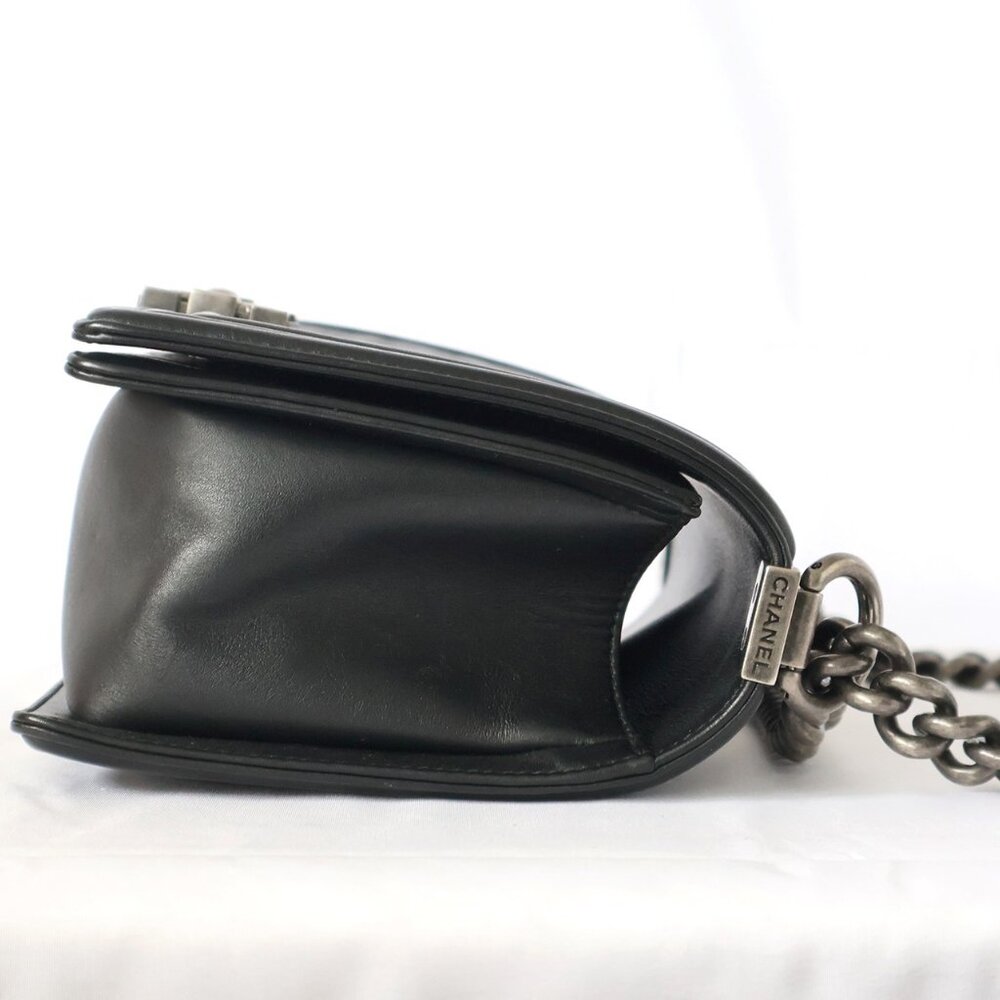 CHANEL Black Quilted Leather Shoulder Bag with Silver Hardware - Picture 7 of 14